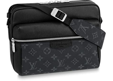 louis vuitton outdoor messenger.